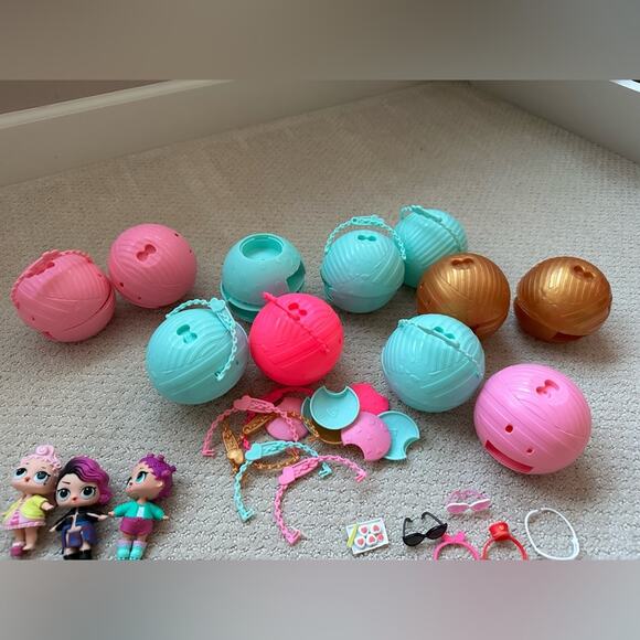 Lot of 11 LOL Dolls and 20+ Accessories - Picture 5 of 8